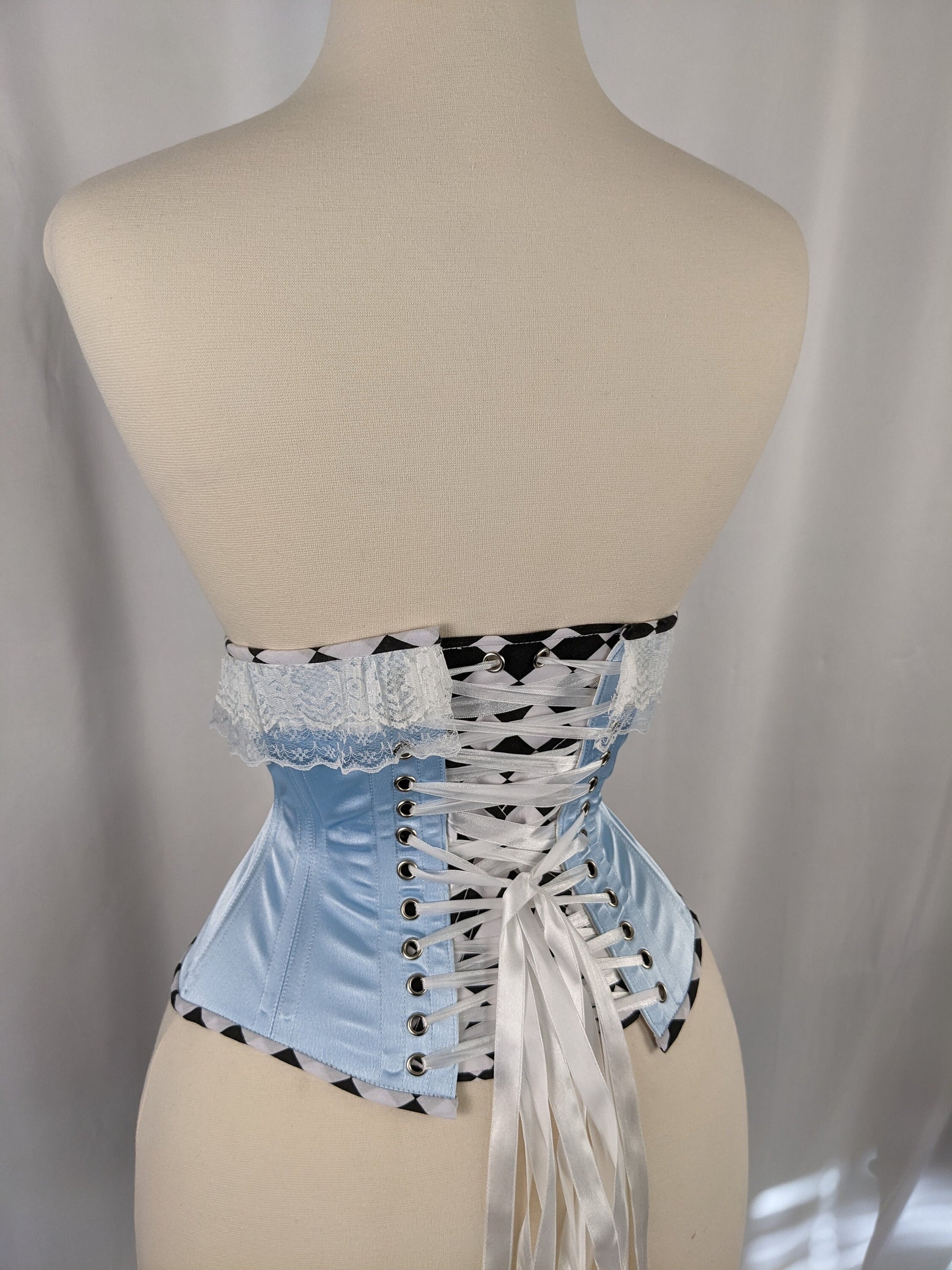 Can the Drácula clothing strapless corset give me the same waist