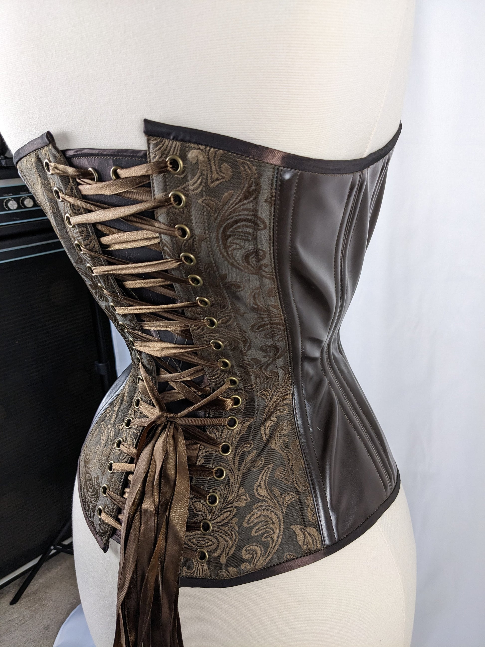 https://www.corsetsandcogs.com/cdn/shop/products/il_fullxfull.4773381399_oh5j_8e3bab44-333f-437f-bb35-3973193c60d8.jpg?v=1700333297&width=1946